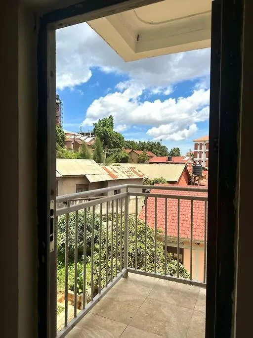 Jungleb - 2 Bed 2 Bath - Near Makerere Uni Apartment Kampala